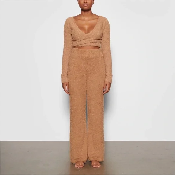 Skims Teddy Cozy Knit Lounge Pants in Camel S/M - Picture 3 of 9